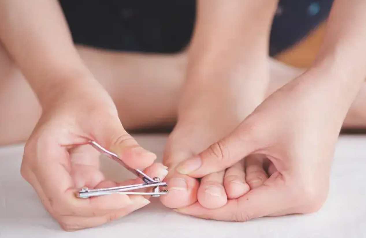 cara memotong kuku kaki