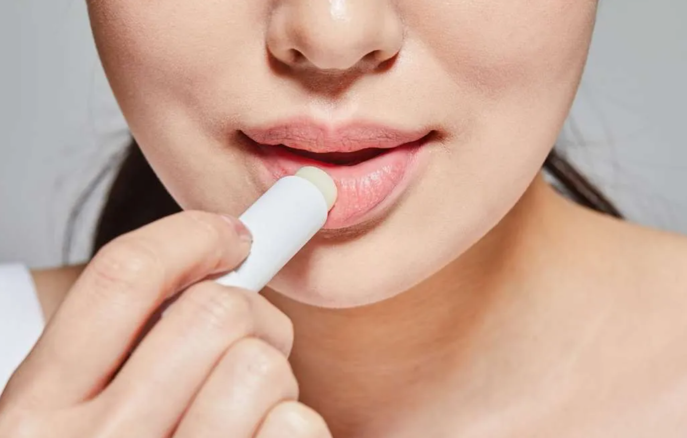 lip balm untuk mencerahkan bibir hitam